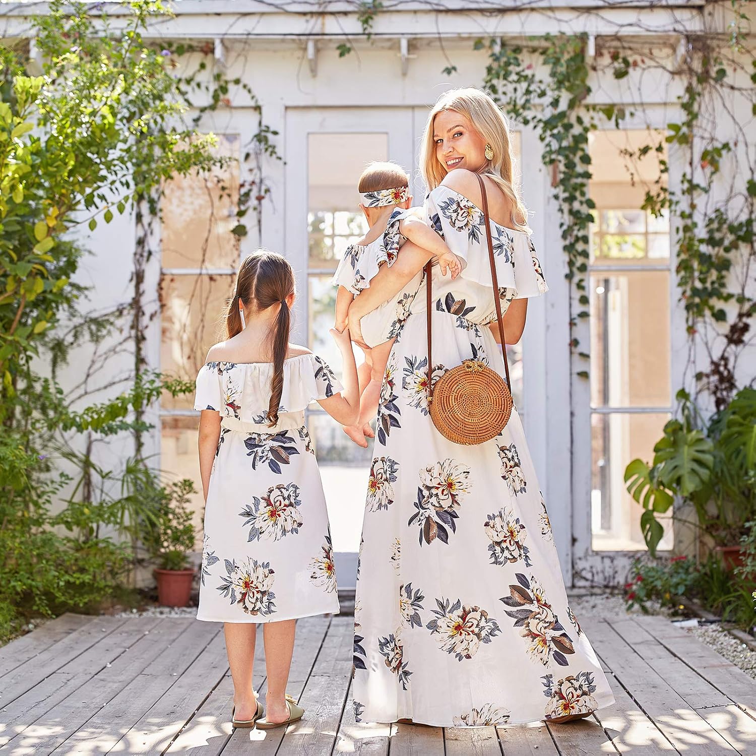 Mommy and Me Dresses Floral Printed Chiffon Bowknot Ruffles Short Sleeve Beach Mom Daughter Matching Outfits Mommy and Me Dresses Floral Printed Chiffon Bowknot Ruffles Short Sleeve Beach Mom Daughter Matching Outfits