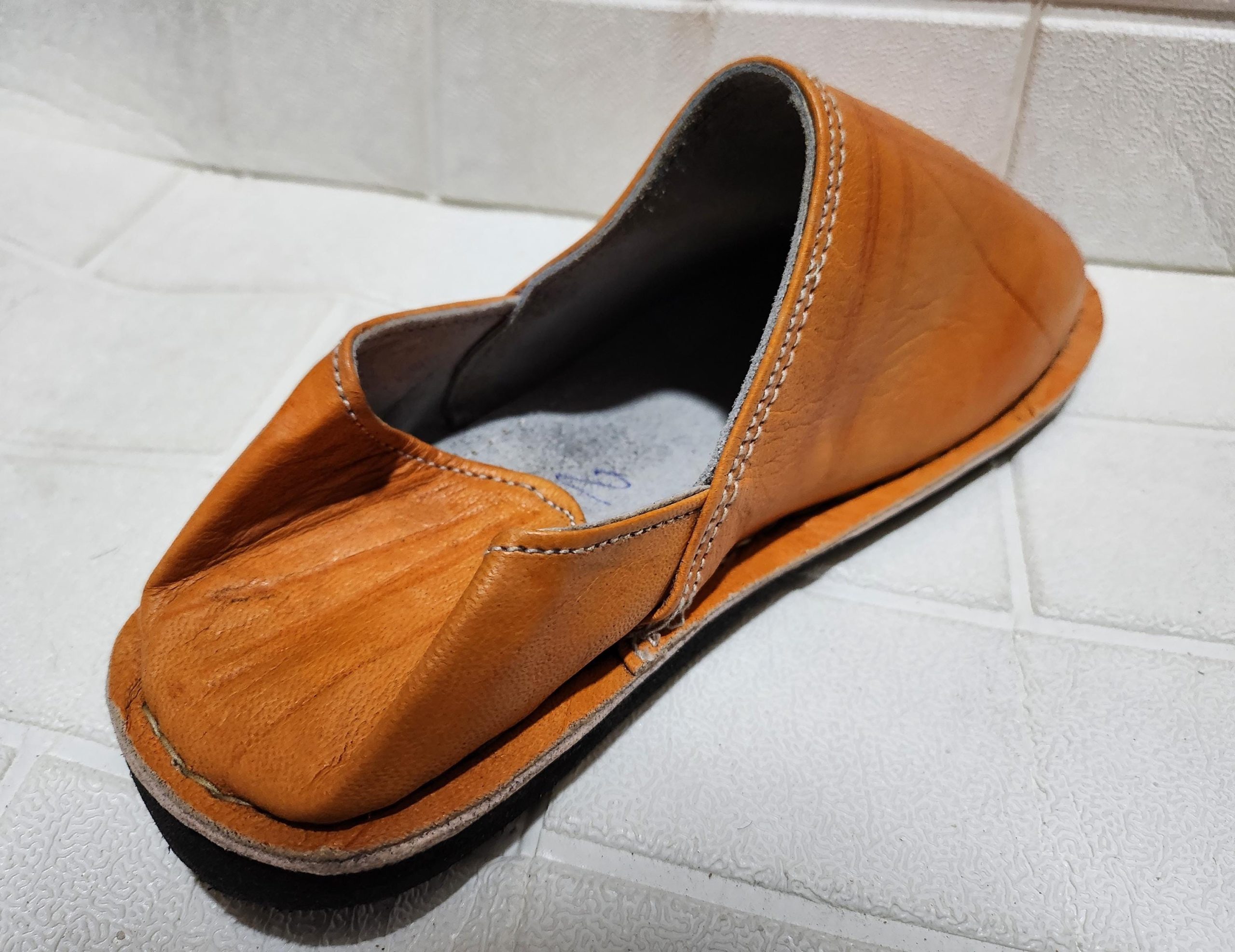 Moroccan Men’s Orange Leather Slip-on Sandals – Handmade Babouche For Him – Natural Leather Slides – Custom Gift Idea – Sizes 40-46 Eu