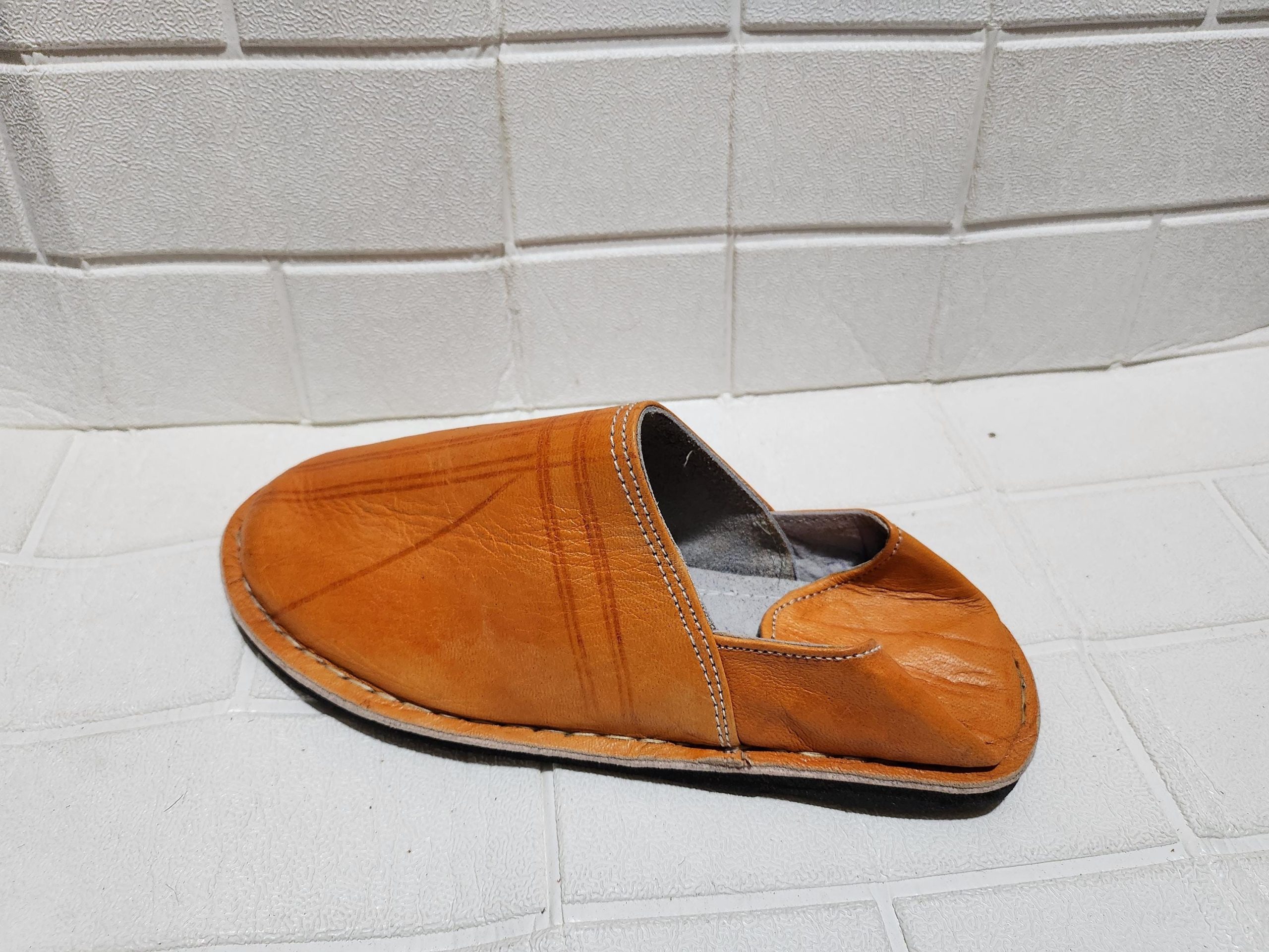 Moroccan Men’s Orange Leather Slip-on Sandals – Handmade Babouche For Him – Natural Leather Slides – Custom Gift Idea – Sizes 40-46 Eu