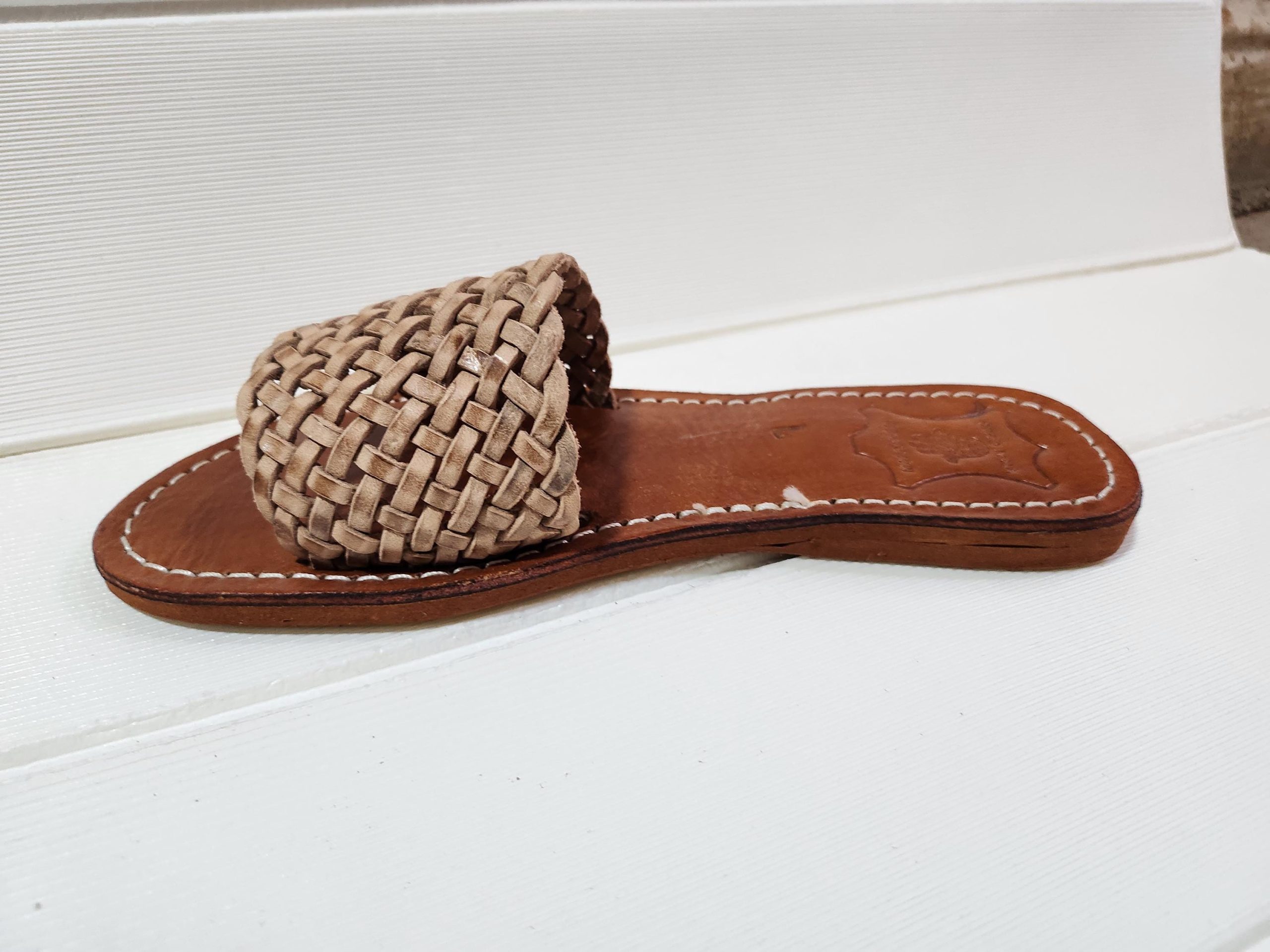Handmade Moroccan Braided Leather Sandals For Women – Natural Woven Flat Slides – Artisan Marrakech Shoes – Summer Boho Slip-on Flats